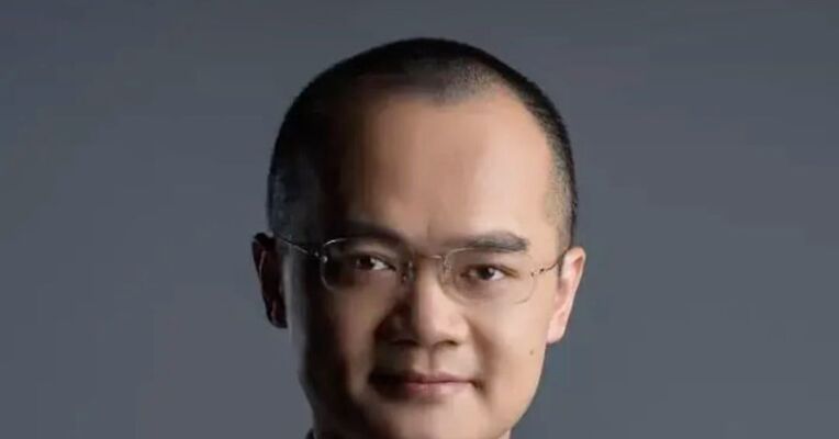 “美团成立至今，个人一股没卖”，王兴回应股价低迷：呼吁行业理性，考虑合适时机退出部分投资！CFO：当前公司价值被严重低估，计划进行股票回购