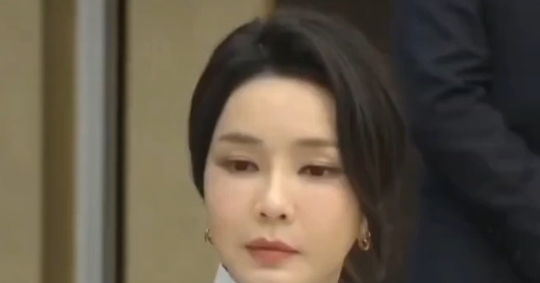 韩国前总统尹锡悦夫人金建希涉嫌“卖官鬻爵”案一审宣判，获刑7年