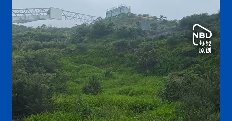独家丨宁德时代枧下窝矿已获批安全生产许可证，每经记者曾实地走访，发现已有大型板车运输电动矿卡停在窝矿入口处
