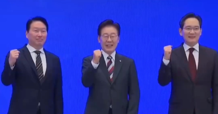三星、SK集团合计投资超4800万亿韩元！李在明向韩国两大财阀90度鞠躬，称两人为“国民英雄”