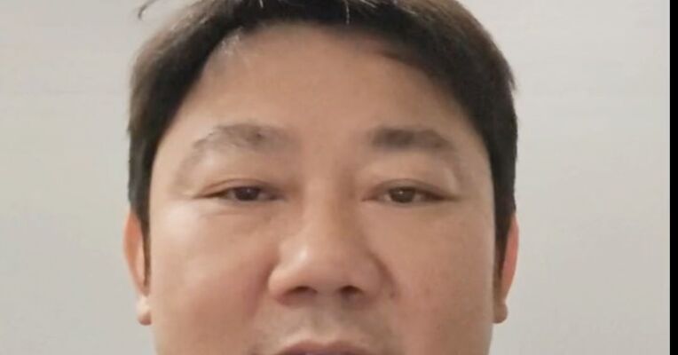 张雪称近日遭人跟踪，绕路才摆脱，此前已多次发生翻墙进厂、强行拦车、直接拉车门等事件，直呼：真的没有必要这样！有商务需求通过正规渠道对接