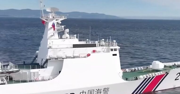 中国海警位中国台湾岛以东海域开展常态化执法巡查，维护包括台湾同胞在内的中国渔民，合法正当权益和生命财产安全