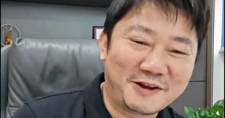 张雪称负债将近1亿！这个月就不是亿万“负”翁了，股份卖给顶级资本，“再也不欠钱了”，“努力干，它会变成10个亿”
