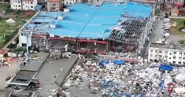 突发性极强！强对流天气已致湖北11人死亡，1人失联，1.46万人受灾，损坏房屋4855间，黄冈市区出现罕见EF2级龙卷风