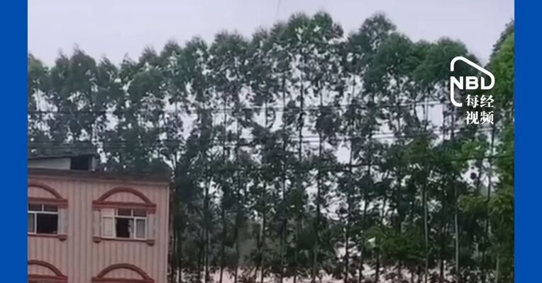 救援中的科技力量！广西遭遇暴雨，救援人员借助无人机转移被困群众，飞手用无人机吊运物资，解决最后几公里运输难题