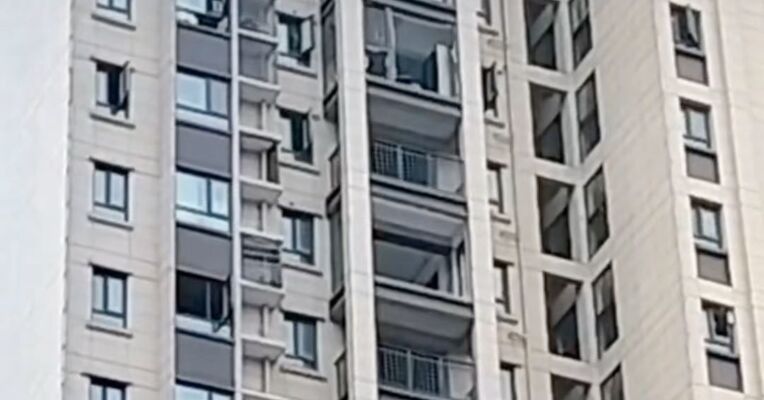 湖北鄂州一家3人被大风卷走身亡，唯一幸存的大儿子发声：不知所措，父亲手机里面存有家人生前，大量影像资料，希望能找回来