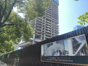 20亿元起拍、超5000人次围观却无人报价，曾规划为“重庆第一高楼”的融创A-ONE流拍