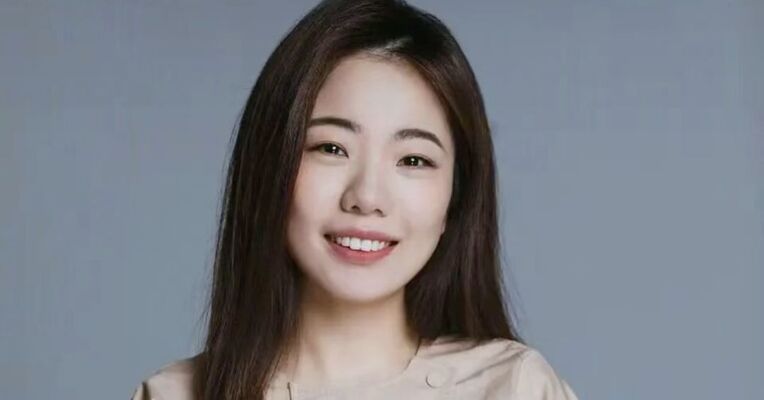 蒋方舟回应被撤销硕士学位：接受处理，向读者致歉，向老师致歉；中国人民大学据新线索认定其学术不端，撤销其硕士学位