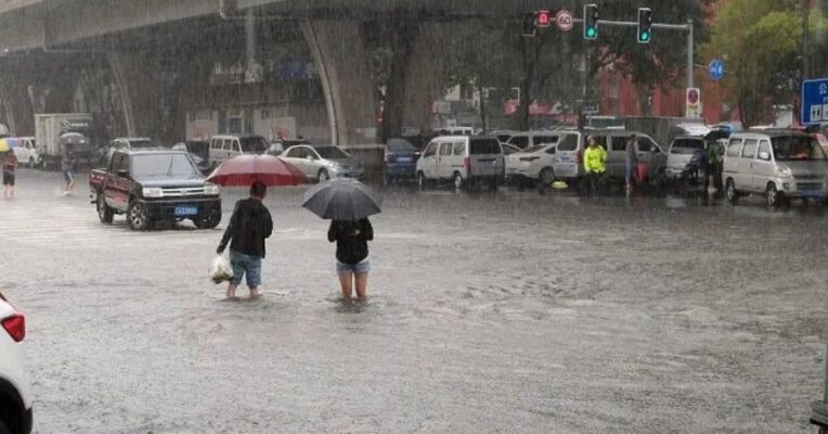 沈阳暴雨城区内涝严重 积水最深处达6米 沈阳再次通告全市停工停课