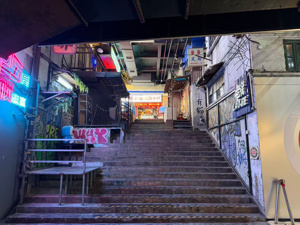 生意难做，有商家称营业额几乎为零，深圳文和友招牌拆除场地将易主，“网红餐饮综合体”至此仅剩长沙店