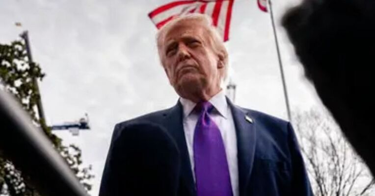 霍尔木兹爆发激烈交火！特朗普：伊朗像伟大拳击手，你以为击败他，结果被重拳反击，若伊朗不回来谈判，将轰炸电厂桥梁