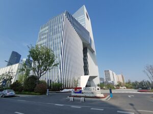中国巨石拟再掷超24亿元启动年产2.5亿米电子布产线，行业密集扩产下产能消化能力几何？