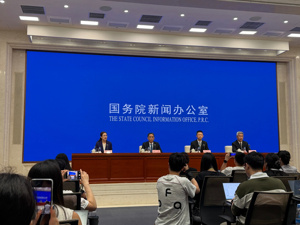 央行：目前人民币对美元汇率大致处于近些年中值，预计人民币汇率将双向波动