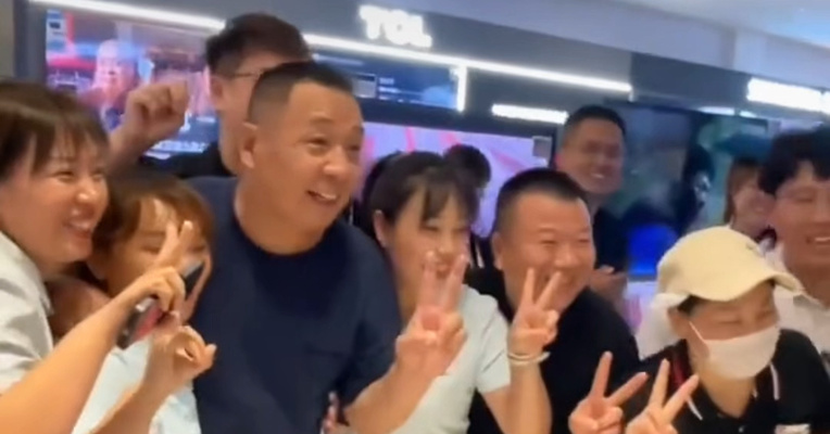 于东来连发3条动态：将把胖东来打造成一所培养幸福学员的名校，努力探索真诚友善的生活方式