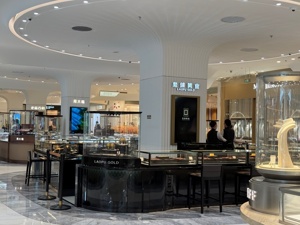 每经实探SKP老铺黄金门店：门店冷清、二手折价、按克金上架，8月涨价窗口期还跟吗？