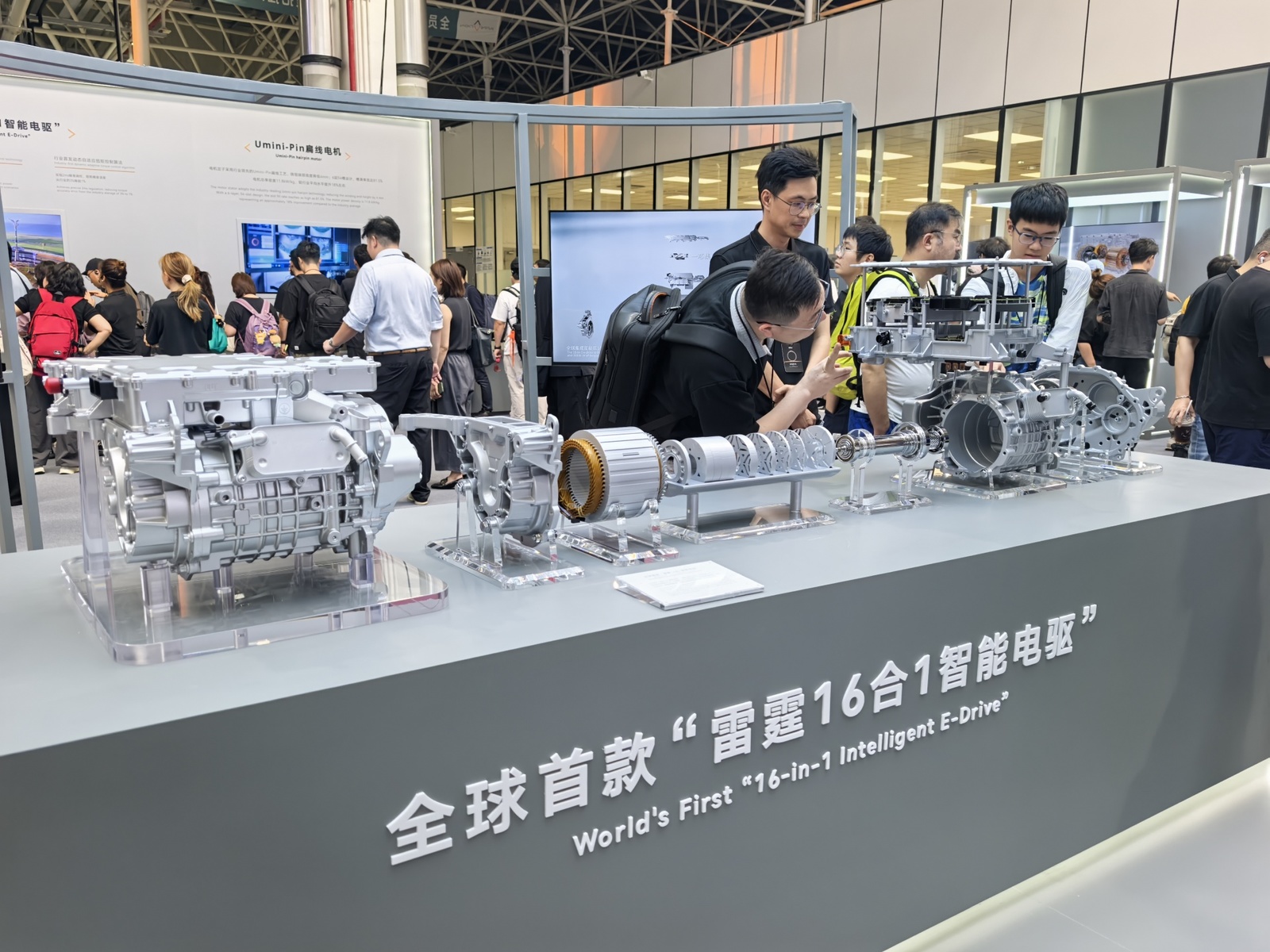砍掉180个零件、重量仅75kg！吉利16合1电驱入局，高压集成赛道从参数比拼转向系统战争