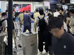 直击WAIC｜“手掌大小的设备驱动千亿参数” 告别参数内卷，AI红利走向实际落地