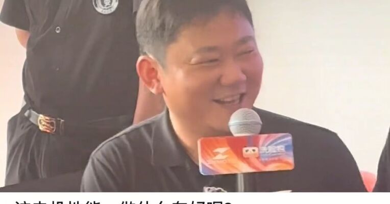 张雪机车首款电摩要来了？价格3万+，续航300km，张雪：最后的挑战可能是小区充电不便，没有配置2轮停车；网友：希望价格1万左右