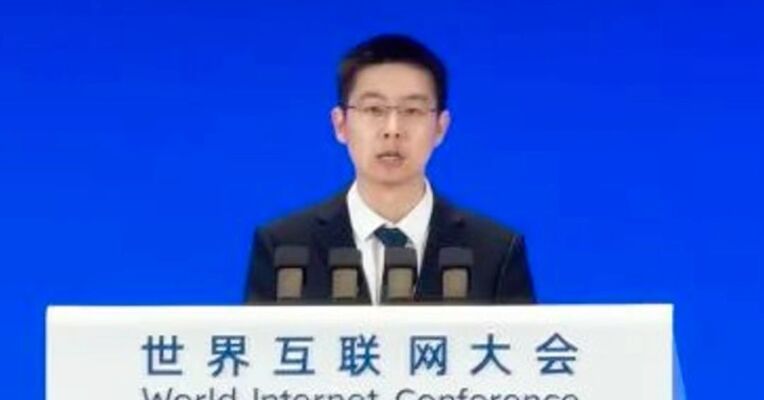 王兴兴：做好准备迎接即将突破的技术临界点，具身智能的“ChatGPT时刻”有望最快在2到3年内到来，机器人将在大部分陌生场景中直接工作