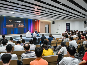 知晓“做什么”比“怎么做”更稀缺，业内拆解AI竞争新逻辑：从智能猜想走向通用基建，具身智能静待突破时刻