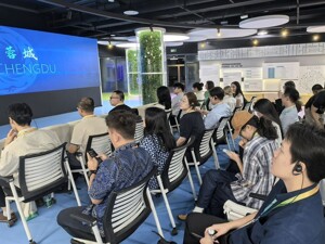 从“数字底座”到敏捷治理：APEC数字周外宾近距离探寻“成都方案”