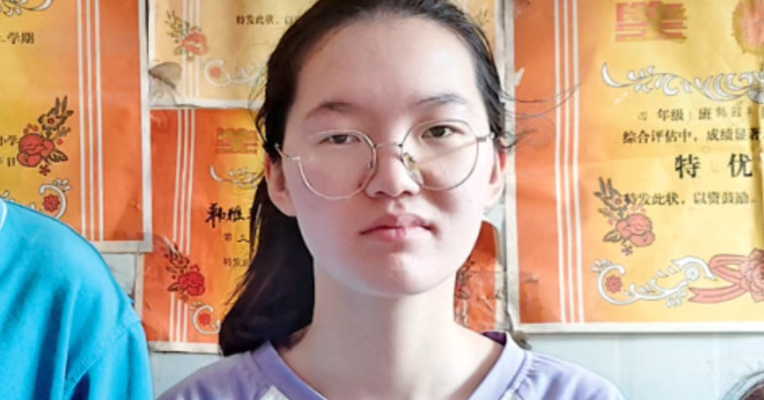 高考699分女生韩雅平被清华大学录取：母亲残疾父亲打零工，被称“女版庞众望” 此前遭遇冒名账号带货