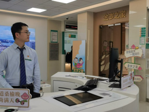 “周末双休，圩日必开”，营业时间调整背后：银行业“反内卷”出现分径，县域农商行先动作息，大行走错峰夜市