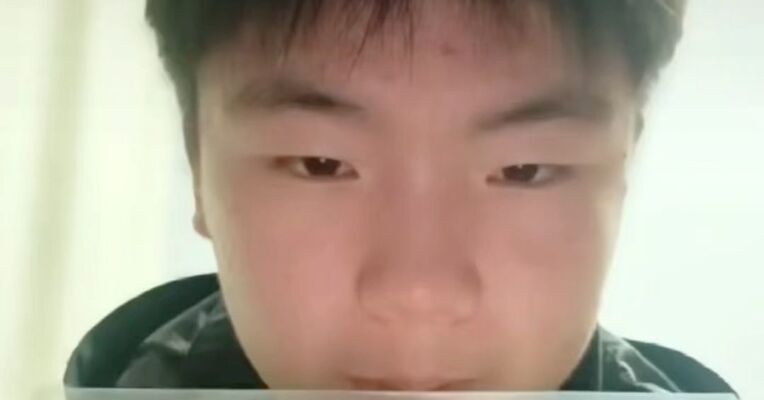 两高中生用压岁钱收集日军侵华罪证多次遭受威胁 当事人：早就准备好了大部分罪证已经捐赠给博物馆