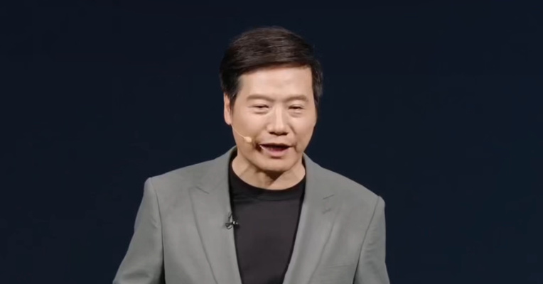 雷军回应“用油”话术营销争议，现在油价这么贵，要求小米澎程一定要支持92号油