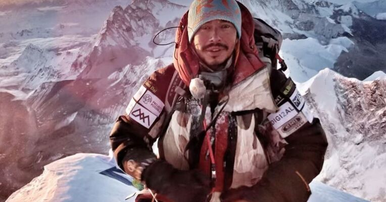 8000米高峰突发雪崩，10名登山者失踪包括中国和美国公民！世界著名登山家尼尔马尔·普尔贾也在其中