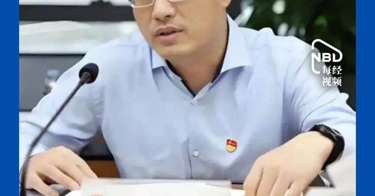 万科选举徐恩利为董事长，徐恩利与总裁黄宇的搭档组合，契合万科的企业特点和当前形势需要，有利于持续推进化险与发展