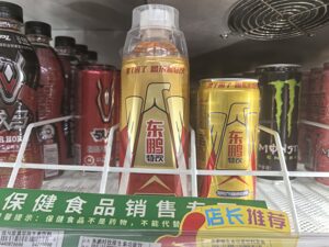 功能饮料老大东鹏“副业开花”：茶饮料上半年收入涨超2倍，加速向下沉市场渗透