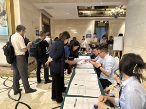 第十二批集采发生哪些变化？极端低价少了、临床常用产品普遍中选、药品可及性持续提升……