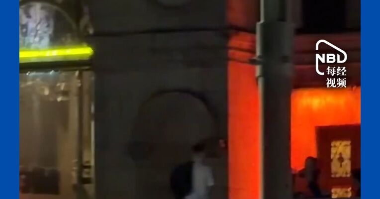 莫斯科一餐厅突发爆炸！ 一女子企图携带爆炸装置闯入餐厅，被保安阻拦后爆炸，该女子、保安和一名顾客3人死亡，发生爆炸的餐厅当时正在举办闭门宴会，并未对外营业