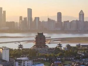 准万亿赛道，挤满了“弱省会”和“强地市”