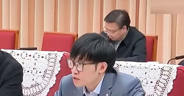 梁文锋旗下幻方量化多只产品收益转负 单月跌幅超20%   明汯、九坤、稳博等多家百亿量化私募旗下指数增强产品 7月同样显著回撤