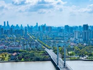 城市24小时 | “准2万亿”之城，“点名”支持三所大学