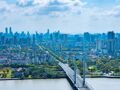 城市24小时 | “准2万亿”之城，“点名”支持三所大学