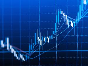两市低开反弹，创业板指数半日上涨1.41%