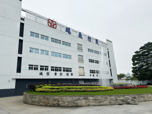 鹏鼎控股上半年扣非净利润同比下滑22.31%：光模块业务收入增长11倍，投资扩产致长期借款增长约342%