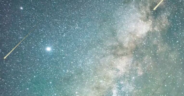 8月12日晚，天象大戏登场！英仙座流星雨来临，附赠“六星连珠”，地球白昼的一面还有日全食