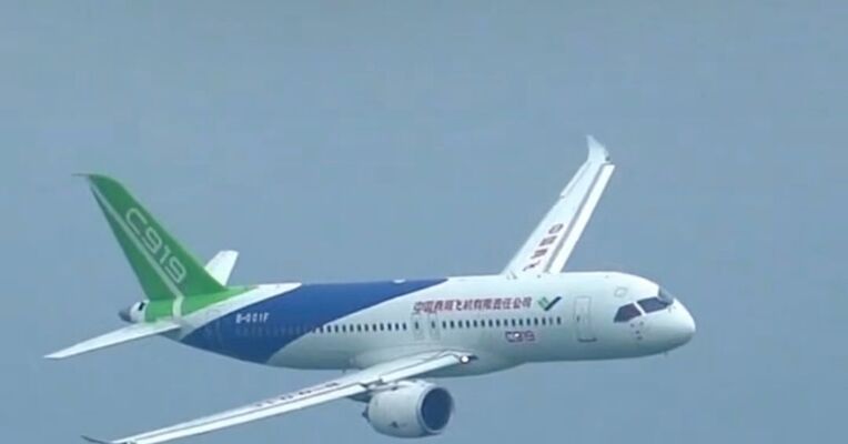 C919首条国际航线开通！ 北京起飞前往蒙古国首都乌兰巴托 国航已运营12架C919客机执飞超1.2万班次
