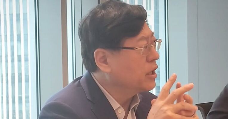 股价大涨！联想交出史上最强季报，杨元庆：营收有望破1000亿美元；AI未达泡沫阶段，而是刚刚开始