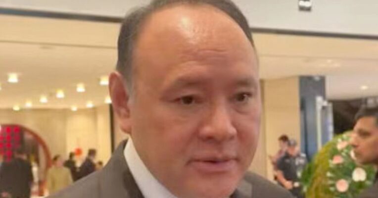 特奥多罗指挥军队抓捕中国工人，特奥多罗有关言论毫无根据、歪曲事实、颠倒黑白，中国使馆“七连问”！