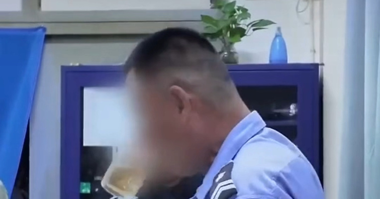 中央考核巡查组突击夜查，值班人员酒后无证上岗：“今天晚上喝得还挺好”