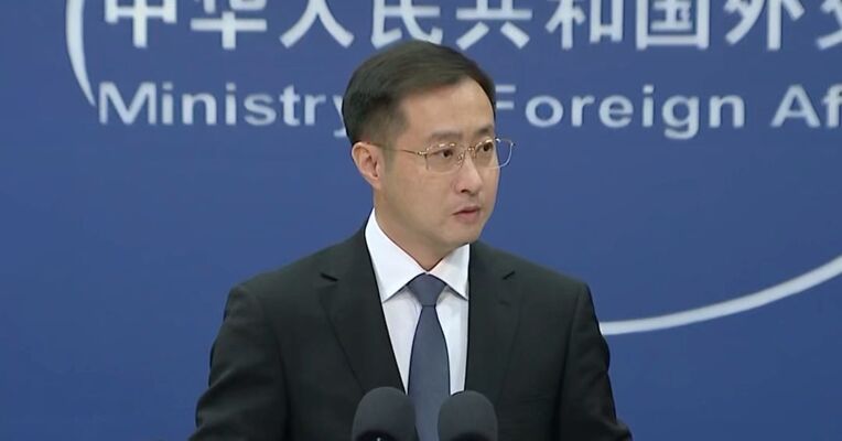 美驻菲律宾使馆称将设立中心助菲渔民举报非法捕鱼，外交部：将密切关注，美菲有关合作不应针对第三方或损害第三方利益