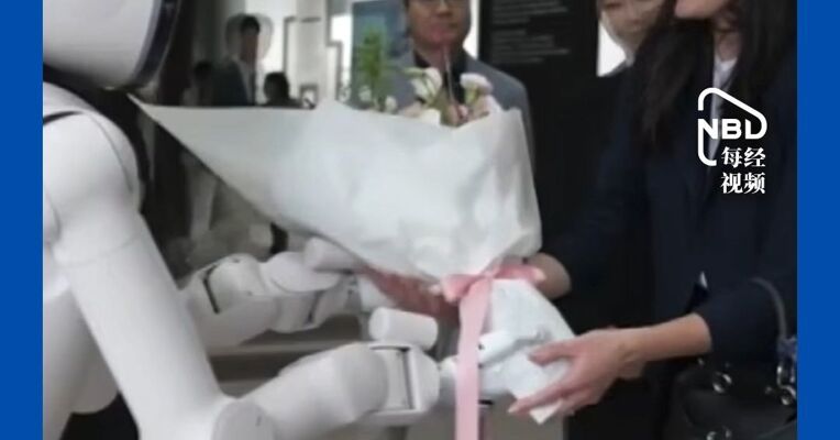 黄仁勋女儿黄敏珊，最新亮相！入职英伟达前学烹饪 ，现年薪超120万美元！黄仁勋曾谈及“二代”：许多“英二代”比父母还厉害