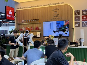 咖啡空间成具身大脑训练场？WRC世界模型热度高涨：技术路线仍未收敛，能力徘徊于“学步”与“青春期”之间