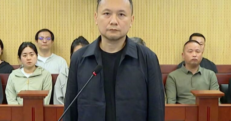 非法收受3195万余元，北京大学原党委常委、副校长任羽中受贿案一审获刑八年，为相关单位和个人在教育培训、升学就业等事项上提供帮助
