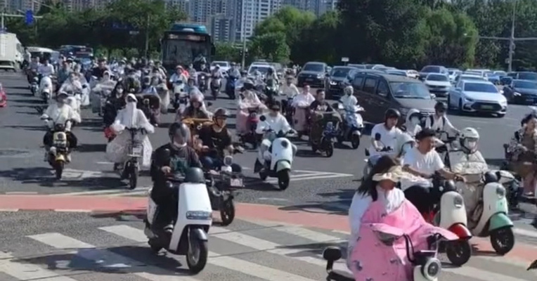 道路交通安全法修订草案提请审议，拟将电动自行车最高时速调为20公里，建立自动驾驶汽车道路交通安全制度，预防“开门杀”、规范“暴走团”等